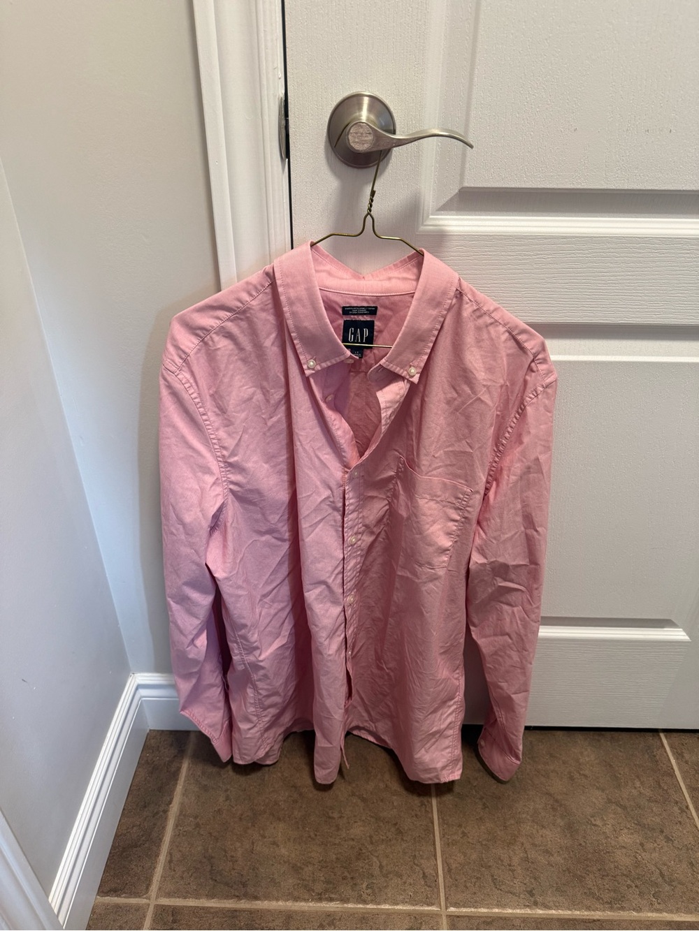 GAP Men’s Light Pink Long-Sleeve Button-Down Shirt